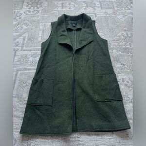 Tahari Green Sleeveless Coat